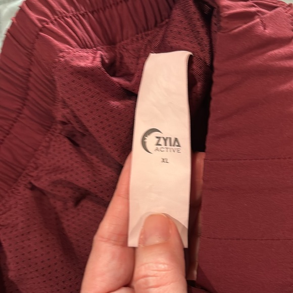 Zyia • Pinot Summer Shorts - Picture 3 of 3